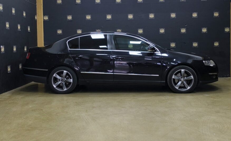 VOLKSWAGEN Passat HIGHLINE