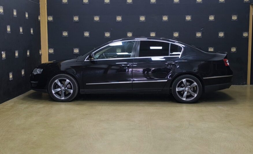 VOLKSWAGEN Passat HIGHLINE